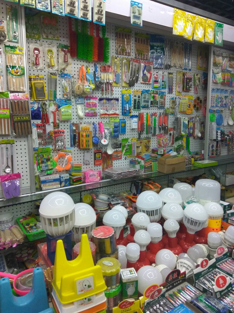 在繁忙的城市中,寻找一家可靠的副食品批发商并不容易。今天,我们就来聊聊如何选择一个合适的供应商,并从中找到最优质的服务。